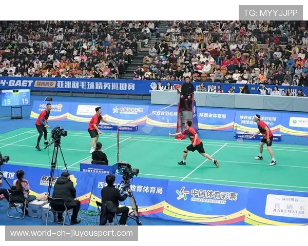 羽毛球亚团赛国信体育馆氛围拉满,关键分掌声不断